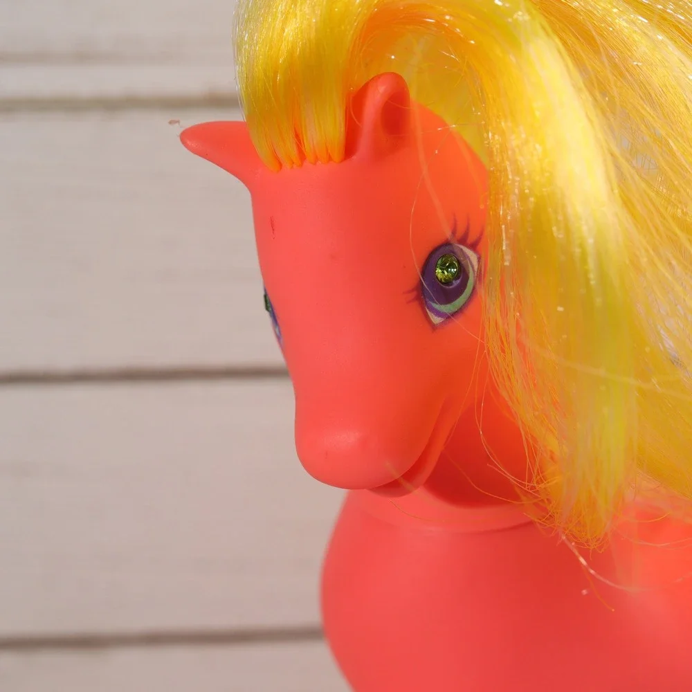 Vintage 1997 Hasbro My Little Pony G2 Berry Bright Pink Yellow Secret Surprise